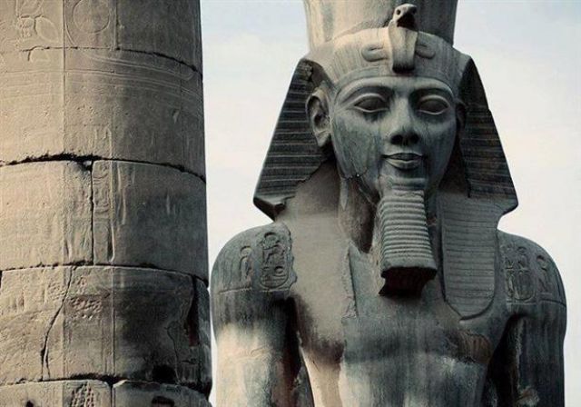نقل ” أمنحتب الثالث” للمتحف الكبير بالأهرامات 