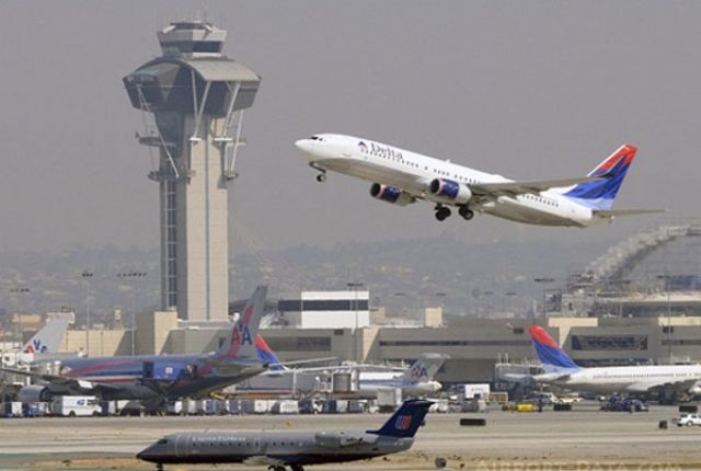 المسعود يطالب وزير الطيران بالانتهاء من تطوير المطارات 