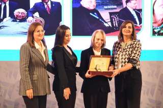 وزيرتا الهجرة والتخطيط تكرمان اسم...