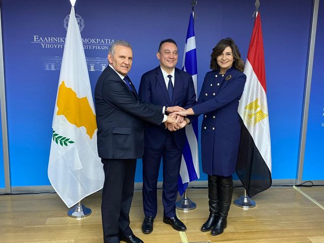 وزيرة الهجرة تعقد اجتماعا ثلاثيا مع اليونان وقبرص بأثينا 