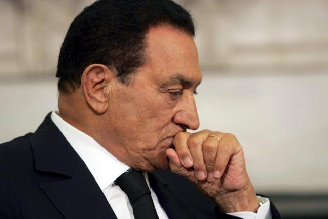 الإمارات تنكس الأعلام حدادا على الرئيس الأسبق حسنى مبارك