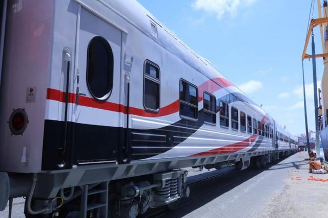 وزير النقل يعلن وصول دفعة جديدة من عربات ركاب السكك الحديدية الجديدة بإجمالي 10 عربات