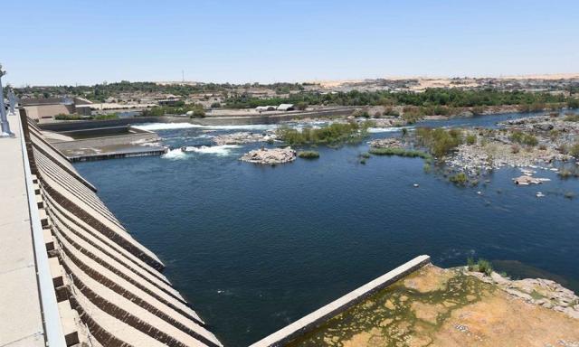 رئيس الوزراء يتفقد محور بديل خزان أسوان ضمن محاور النيل بتكلفة 1.5 مليار جنيه
