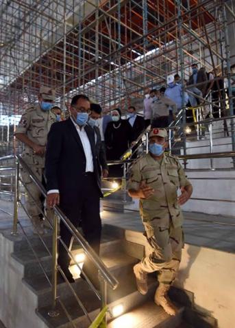 رئيس الوزراء يتفقد الأعمال الإنشائية للصالة المغطاة ببرج العرب الجديدة