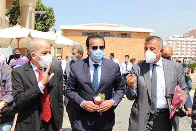 وزير التعليم العالي يتفقد مقر مكتب التنسيق الرئيسي الجديد بجامعة عين شمس