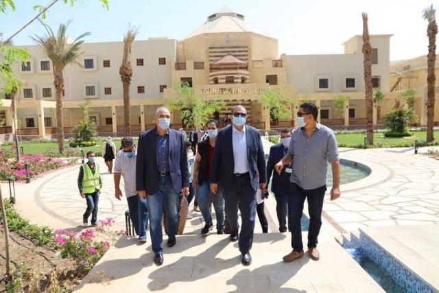 سعفان يزور جامعة الملك سلمان بجنوب سيناء.. ويتفقد المباني والمدرجات والملاعب الرئيسية