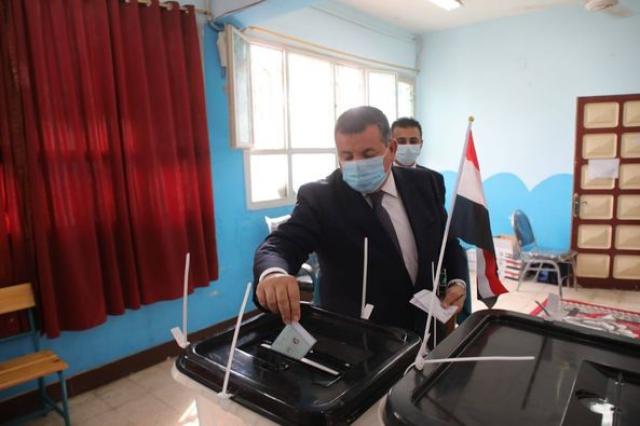 وزير الدولة للإعلام يدلي بصوته في انتخابات مجلس النواب