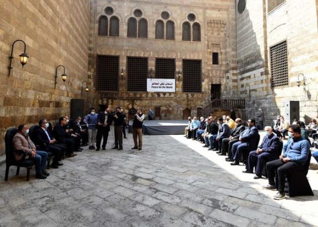 رئيس الوزراء يجري حوارا مجتمعيا بشأن تطوير القاهرة التاريخية مع أهالي وسكان المنطقة