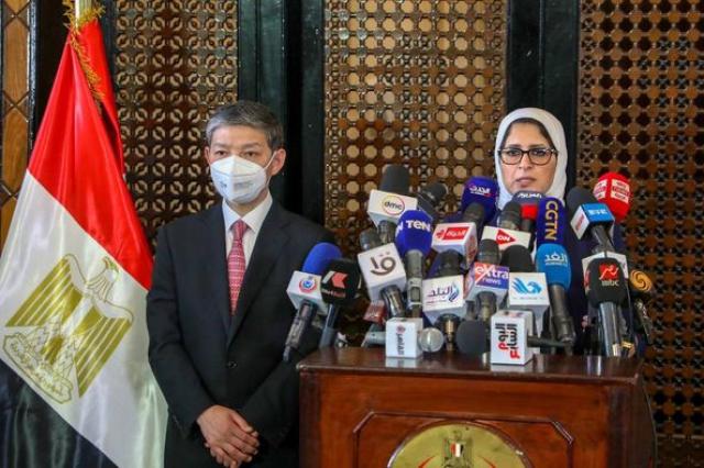 وزيرة الصحة: سيتم توقيع اتفاقية مع شركة (سينوفاك) الصينية لبدء تصنيع لقاحات فيروس كورونا المستجد في مصر تمهيدًا للتصدير لدول أفريقيا.