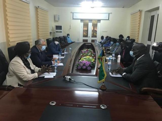وزير الزراعة يستعرض مع محافظ اقليم المنطقة الاستوائية بجنوب السودان أوجه التعاون بين البلدين