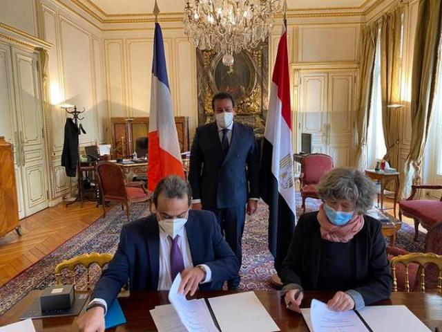 وزير التعليم العالي يشهد مراسم توقيع اتفاقية تعاون بين المجلس الأعلى للمستشفيات الجامعية والإدارة العامة لمستشفيات باريس