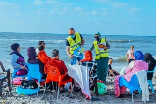 بالصور ” صندوق مكافحة الإدمان” يطلق مبادرة لتوعية المصطافين على الشواطئ بأضرار تعاطى المخدرات
