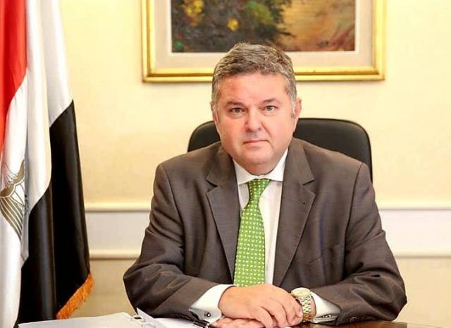 وزير قطاع الأعمال العام يتابع إجراءات تعميم النظام الجديد لتداول القطن بالمحافظات