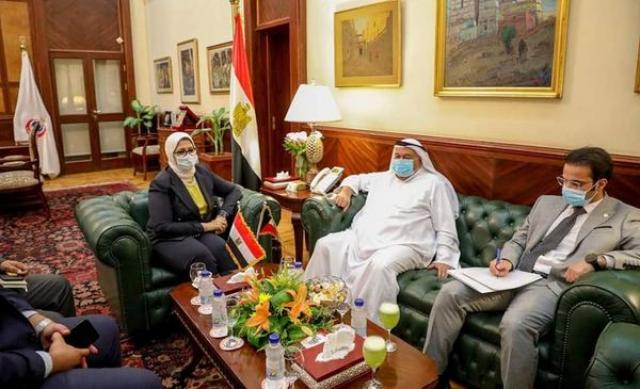 وزيرة الصحة والسفير الكويتي يناقشان الضوابط الصحية للمسافرين بين مصر والكويت