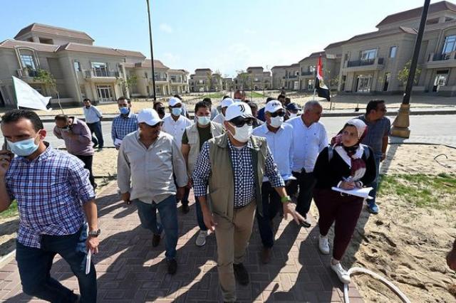 وزير الإسكان يتجول بالمشروعات المختلفة الجارى تنفيذها بمدينة المنصورة الجديدة لمتابعة الموقف التنفيذى