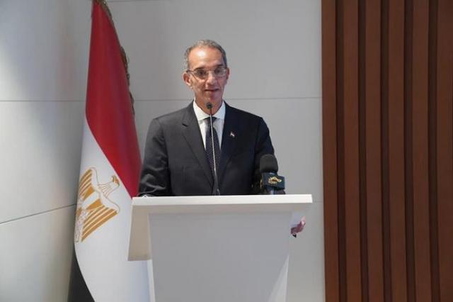  وزير الاتصالات :مصر مركزا لمرور الكابلات البحرية الدولية ويمر بها 18 كابل بحري منهم 5 قيد الإنشاء
