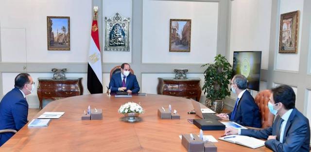 الرئيس السيسي يجتمع برئيس الوزراء ووزير الاتصالات 