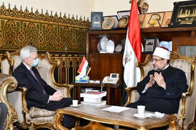 وزير الأوقاف خلال استقباله سفير فرنسا بالقاهرة :نرفع راية الإنسانية عالية