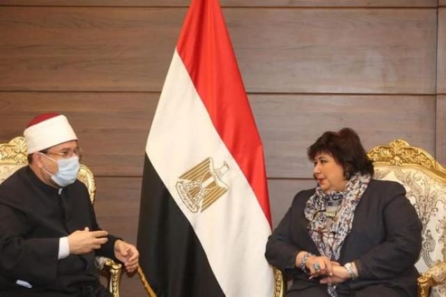 وزيرة الثفافة تلتقي وزير الاوقاف بمعرض القاهرة الدولى للكتاب 53