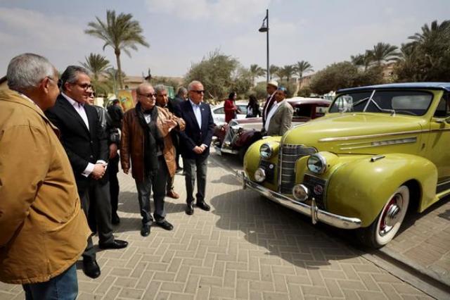 وزير السياحة والآثار يشارك في افتتاح فعاليات كرنفال السيارات التاريخية والكلاسيكية
