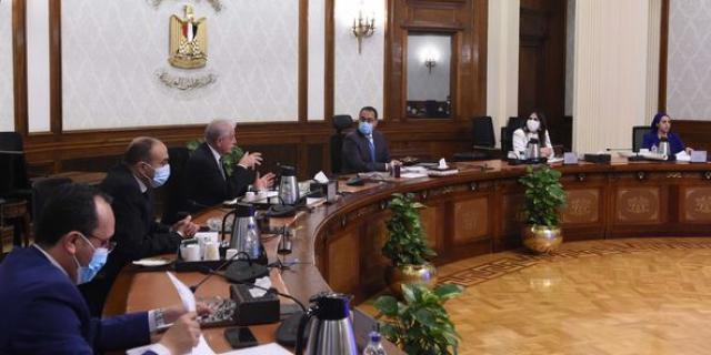 رئيس الوزراء يتابع مع ”فودة” الموقف التنفيذي لمشروعات تطوير شرم الشيخ