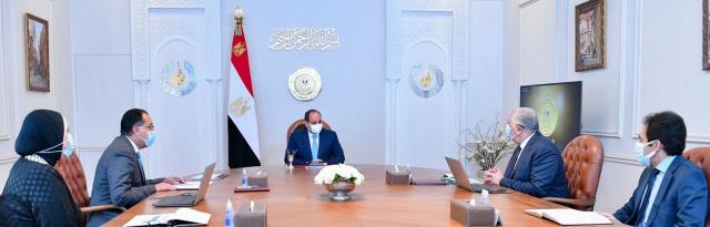 الرئيس السيسي يجتمع بمدبولي ووزيري الزراعة والتجارة ”لمتابعة منظومة الصادرات الزراعية المصرية”.