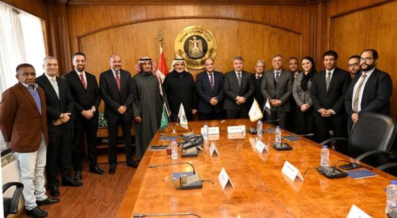 وزير التجارة والصناعة يشهد توقيع مذكرة تفاهم بين مركز تحديث الصناعة ومجموعة العبيكان السعودية