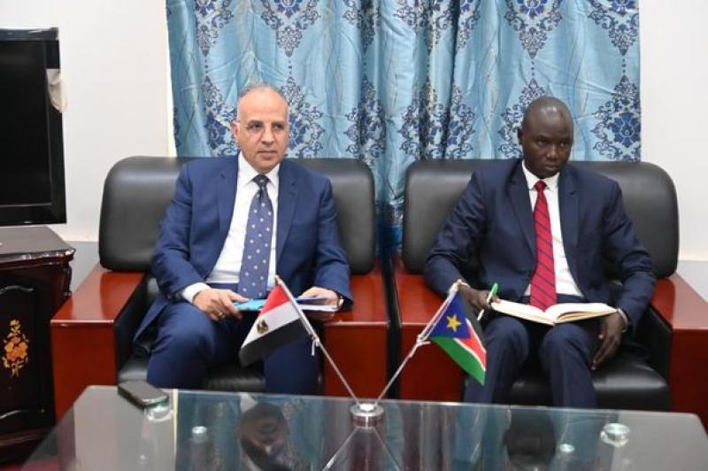 وزير الري يبحث مع نظيره بجنوب السودان سبل تعزيز التعاون المشترك