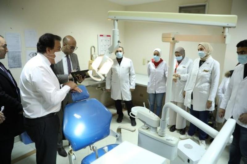 وزير الصحة يراجع انتظام العاملين بالإدارة الصحية بالشيخ زايد ووحدة صحة الحصري