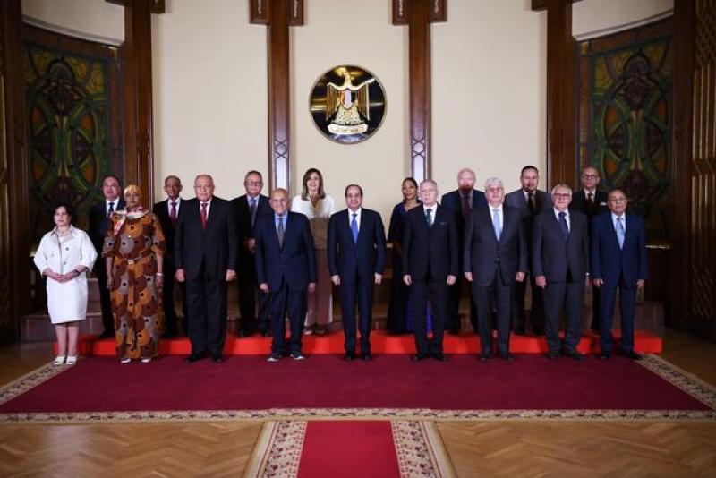 الرئيس السيسي يلتقي أعضاء مجلس أمناء مكتبة الإسكندرية