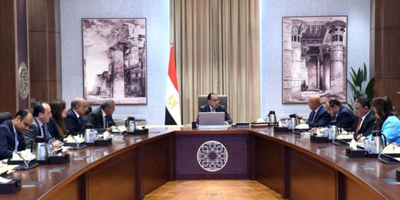 رئيس الوزراء يتابع إجراءات دعم الصناعة المصرية وزيادة الصادرات للأسواق الخارجية