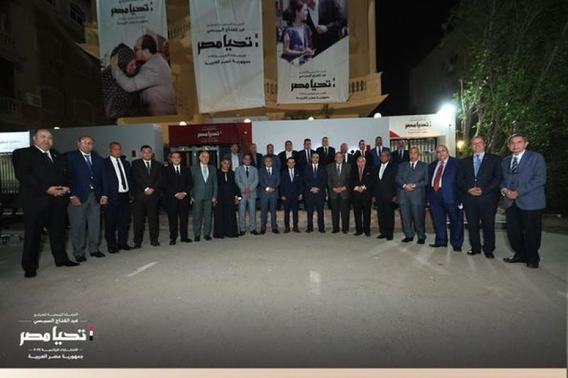 الحملة الرسمية للمرشح الرئاسي عبد الفتاح السيسي تستقبل وفدًا من الاتحاد العام للغرف التجارية في مقرها الرسمي.