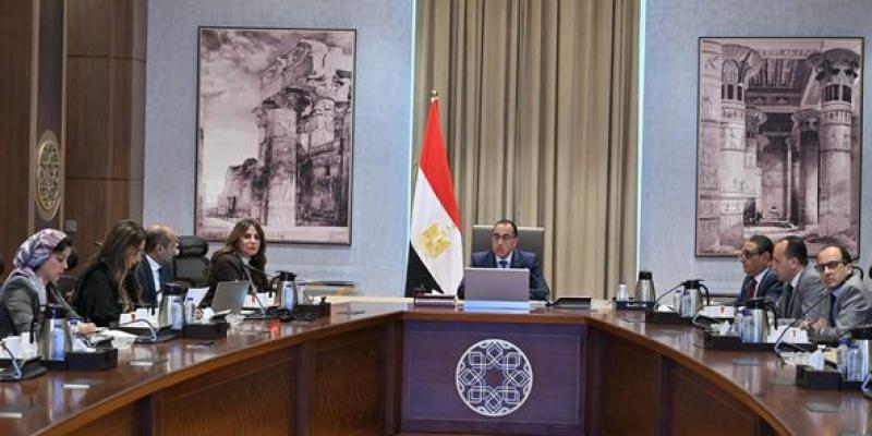 رئيس الوزراء يستعرض إستراتيجية تطوير البورصة المصرية