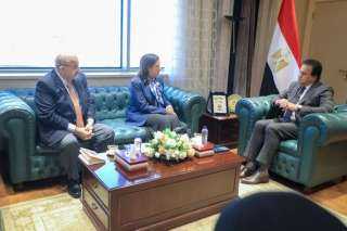وزير الصحة يستقبل المدير الإقليمي لمنظمة الصحة العالمية بالشرق الأوسط وممثل المنظمة لدى مصر لبحث سبل التعاون المشترك