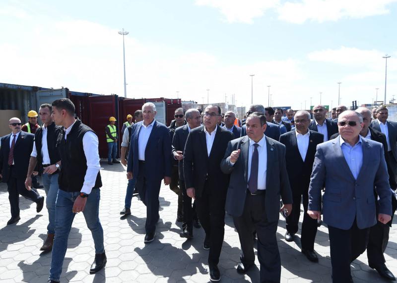 رئيس الوزراء يتفقد محطة ”تحيا مصر” متعددة الأغراض بميناء الإسكندرية