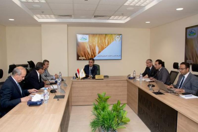 وزير التموين والتجارة الداخلية يجتمع برئيس الشركة المصرية القابضة للصوامع والتخزين