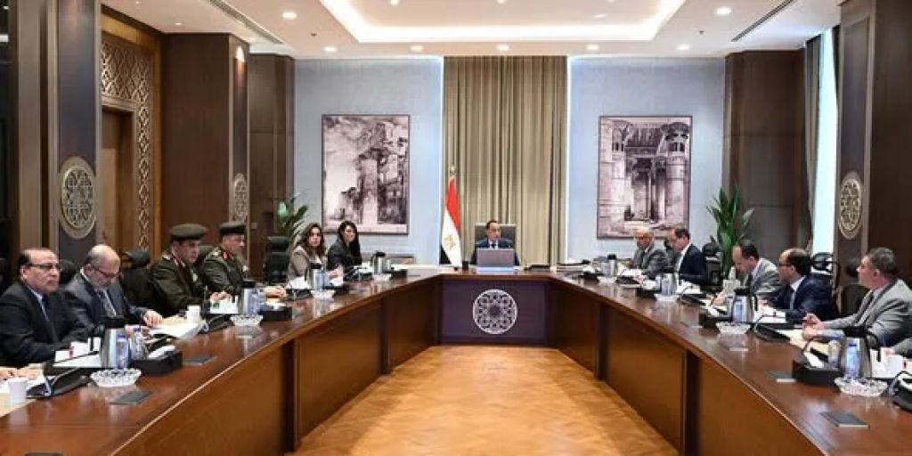 رئيس الوزراء يتابع الموقف التنفيذي الحالي لمشروعات حماية الشواطئ