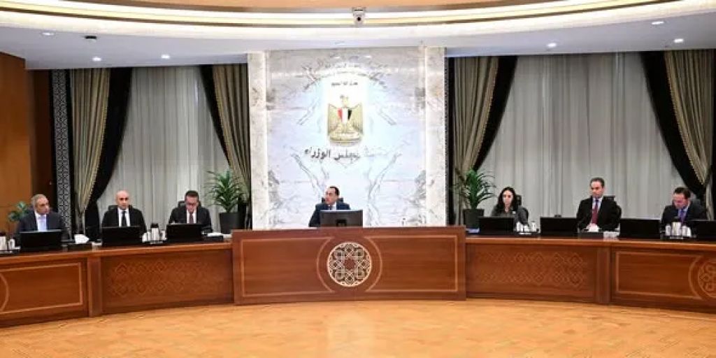 في اجتماع موسع: رئيس الوزراء يناقش إجراءات حماية الأطفال والنشء من المحتوي الضار